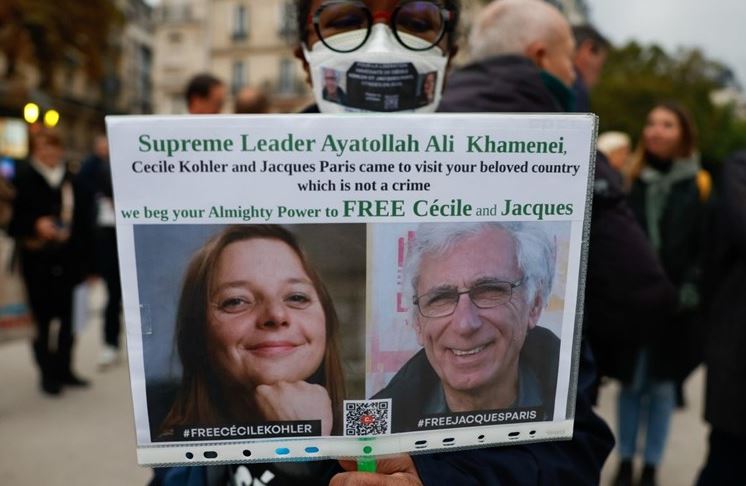 Irani liron çiftin francez që kaloi tre vjet në burg