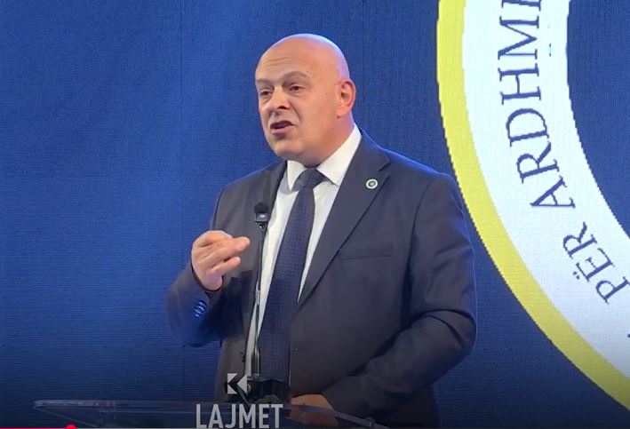  Lufta  mes dy Ardianëve   Gjini  Gjakovën s ua lëmë dangallëve  VIDEO 