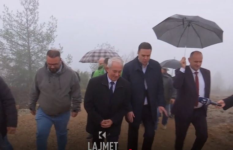 Abdixhikut në Dragash i premtohet një qen Sharri kur të bëhet kryeministër  VIDEO 