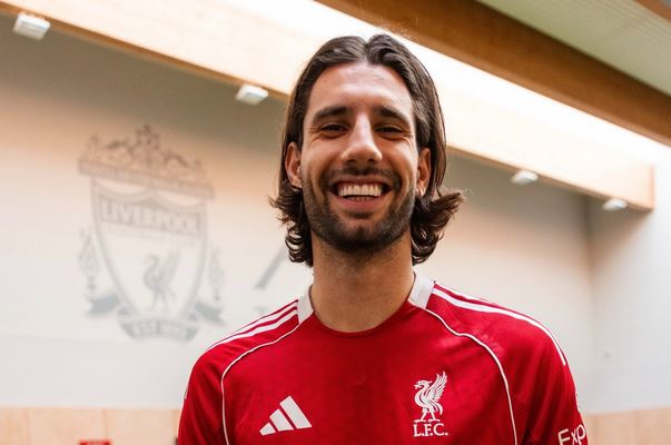 Nisin negociatat për zgjatjen e kontratës së Sobos te Liverpooli