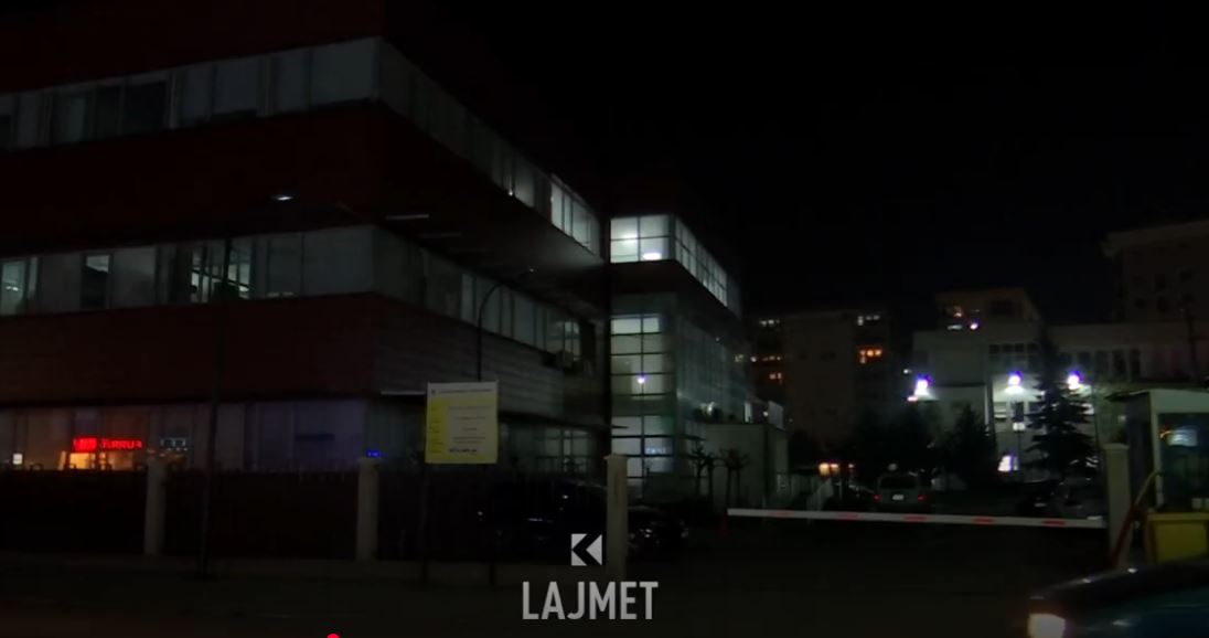 alarmohet-shkolla-ne-fushe-kosove-per-2-minuta-eksploziv-te-shkolla-video