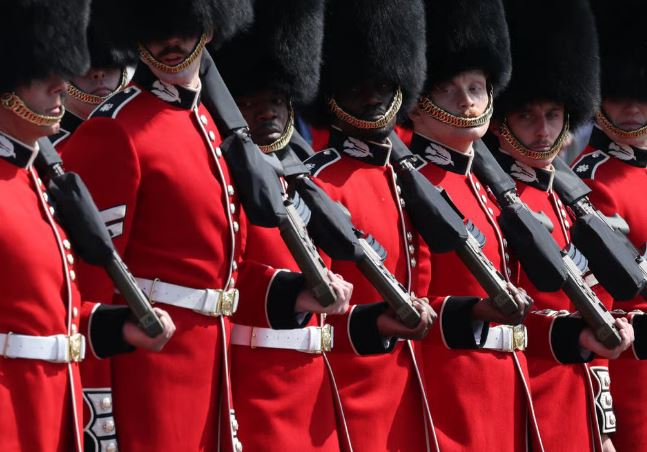 dy-te-tretat-e-grave-ushtare-ne-britani-perjetojne-ngacmim-seksual