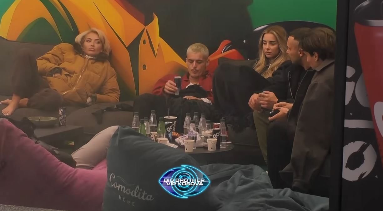 Banorët tallen me "eliminimin" e Shkurtës (VIDEO)
