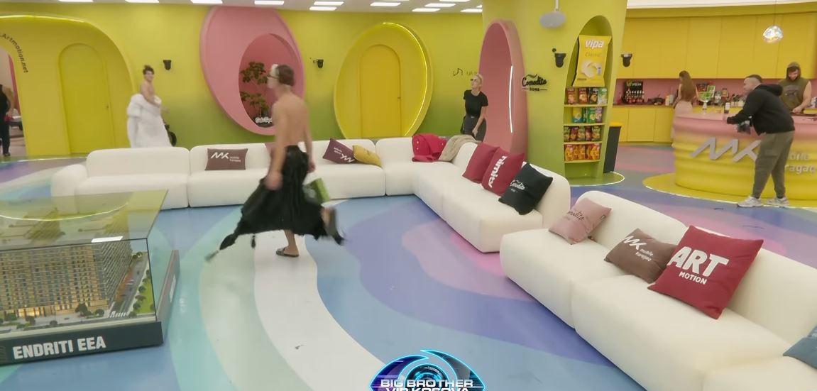 Londrimi tregon talentin e tij në modelizëm, Edi nuk i ndal të qeshuart (VIDEO)