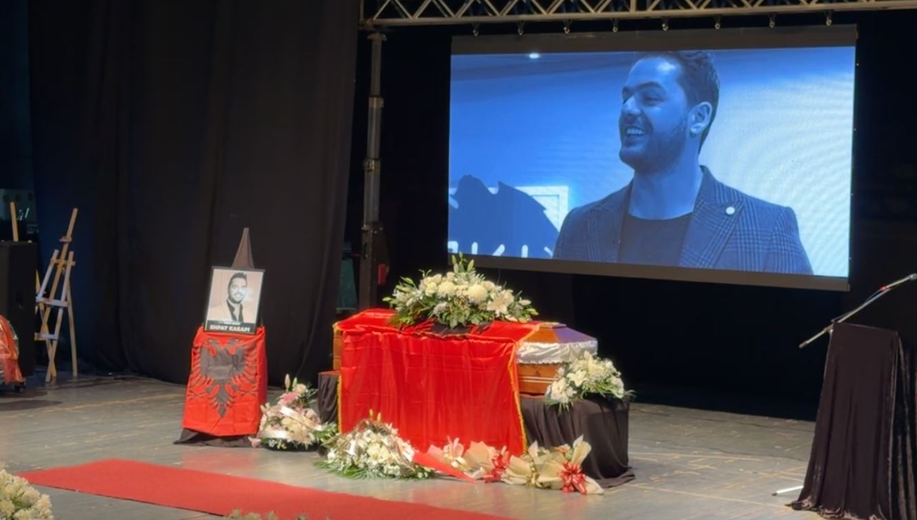  Do të kujtojmë sa të rrojmë   artistët i japin lamtumirën e fundit Shpatit  VIDEO 