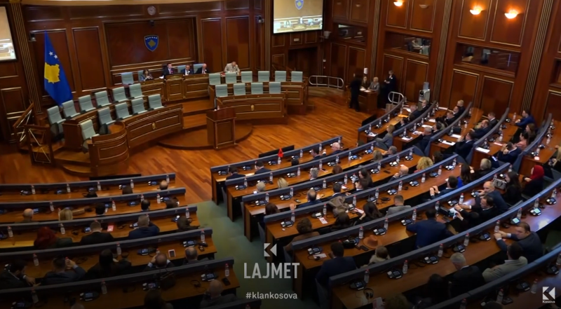 Zëvendësimi i deputetëve: Kelmendi e Qorolli në vend të Pecit e Thaçit? (VIDEO)
