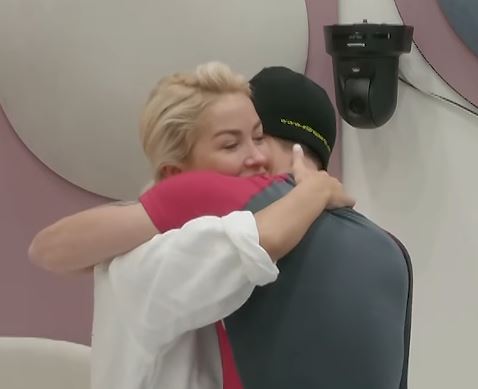 Ibro përqafon Dolcen, xhelozon Londrimi (VIDEO)