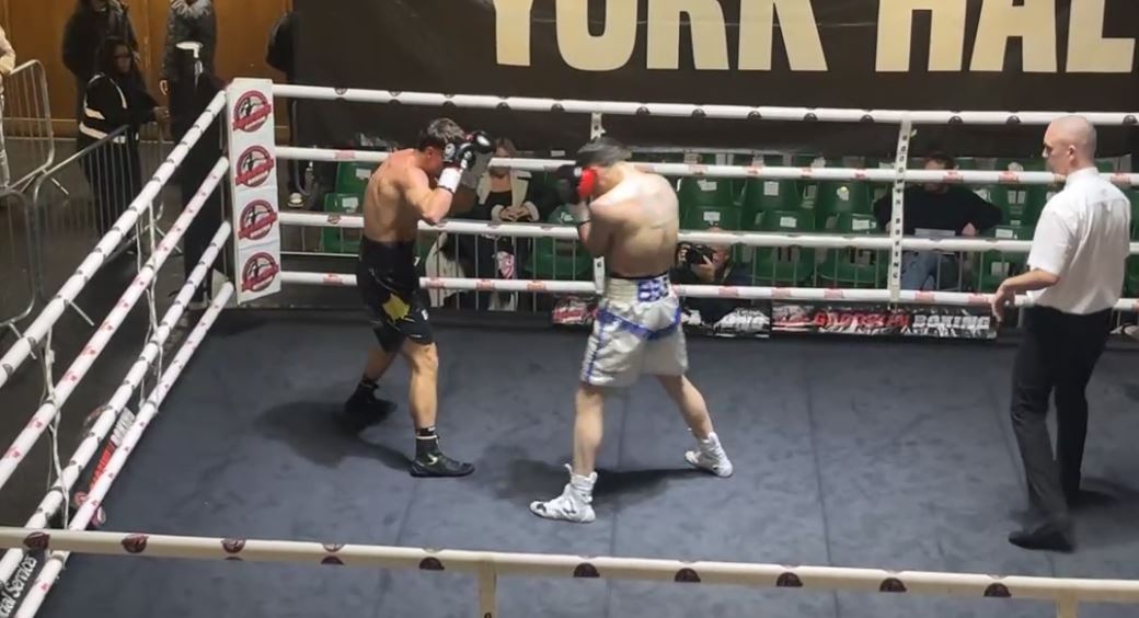 Nuk njeh kundërshtar, Drilon Rama e fiton edhe meçin e gjashtë në karrierën e boksit (VIDEO)