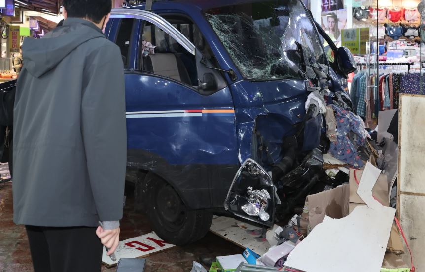 Kamioni përplasë këmbësorët në Kore të Jugut, vdesin dy e lëndohen 18