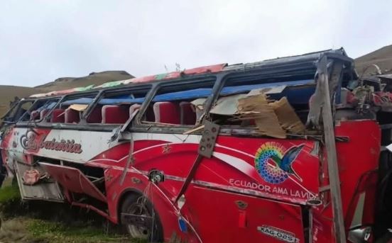 Aksidentohet autobusi në Ekuador, vdesin 12 persona