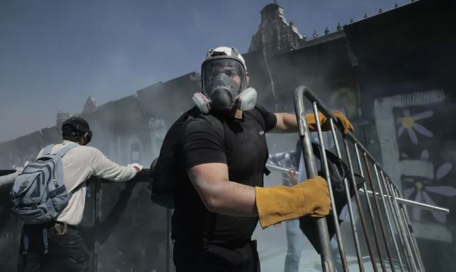 Protestohet kundër qeverisë në Meksikë, 120 persona lëndohen nga përleshjet