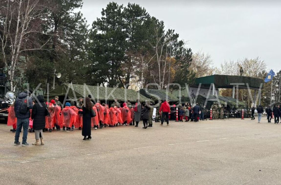 nxenesit-vizitojne-te-paret-ushtrine-e-kosoves-video