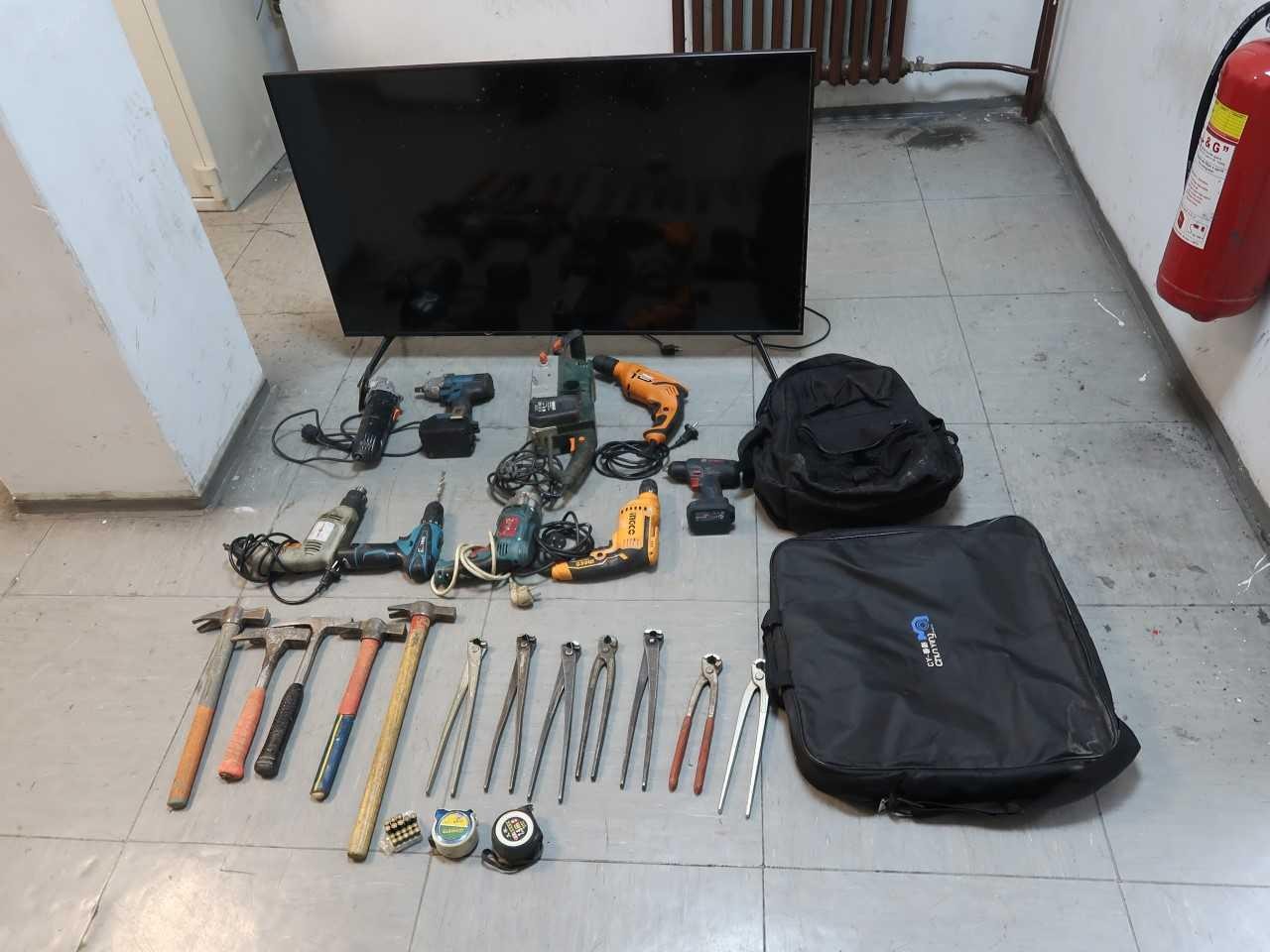 arrestohen-tre-te-dyshuar-per-vjedhje-ne-prishtine