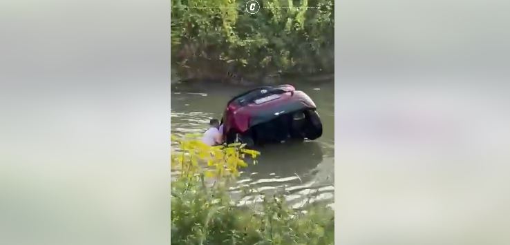 Akti heroik i shqiptarit: Hidhet në ujë dhe shpëton italianin (VIDEO)