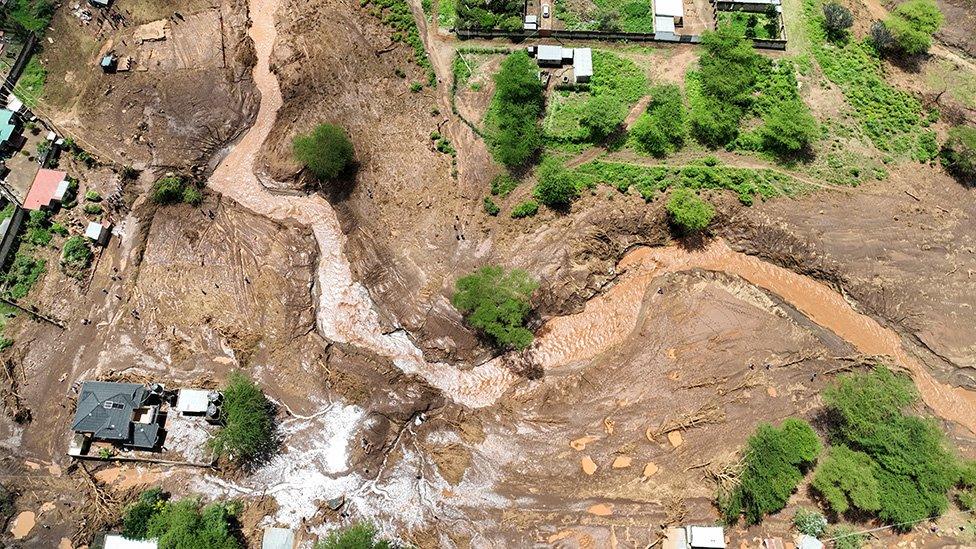 Rrëshqitje dheu në Kenia, 21 të vdekur