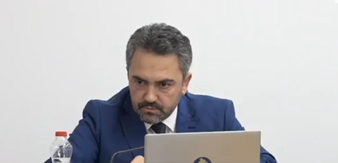 Fletëvotimet e dyshimta në Mitrovicë  Radoniqi  E vetmja mënyrë është hapja e kutive