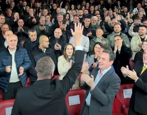 Vetëvendosje në Viti  Kurti huq mbiemrin dhe fshatin e kandidatit  VIDEO 