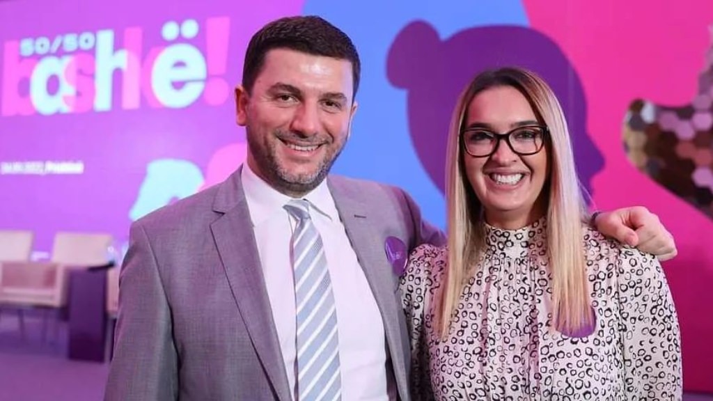 Reagon gruaja e Memli Krasniqit pas dorëheqjes së tij nga posti i drejtuesit të PDK së