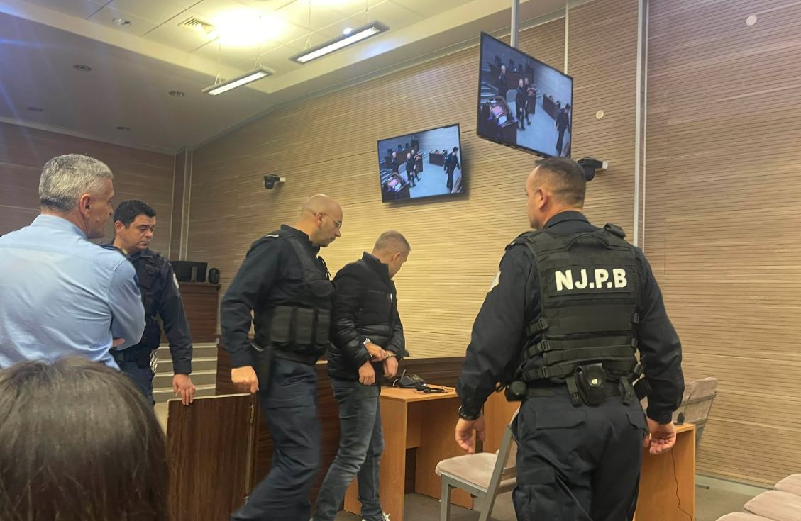 Rinis seanca për rastin e Liridona Ademajt, të akuzuarit sillen të prangosur në gjykatore