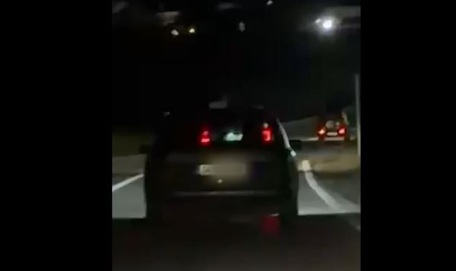 Vetura në lëvizje pa drita në Gllarevë, rrezikon komunikacionin (VIDEO)
