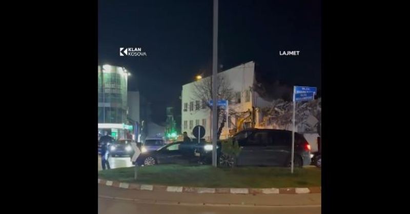 Vetaksident në Gjilan, vetura futet në ishullin e rrethit (VIDEO)