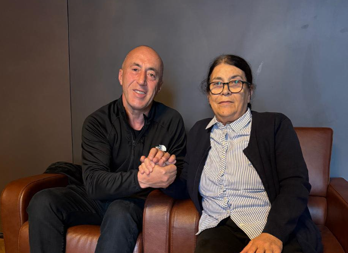 ramush-haradinaj-e-nis-mengjesin-i-buzeqeshur-prane-nenes-se-tij