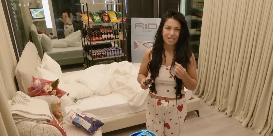Shkurta me mesazhe për shqiptarët nga aneksi i shtëpisë së BBVK4 (VIDEO)