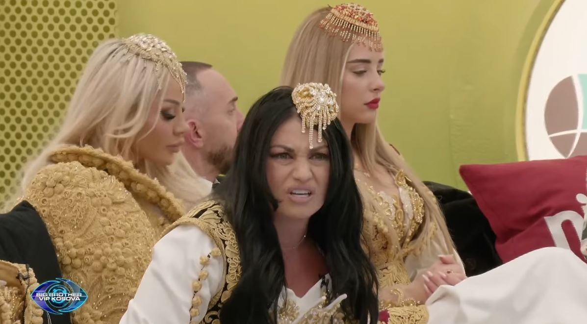 Shkurta shpërthen në vaj  Labi e përmendi vëllanë tim  le të ketë kujdes  VIDEO 