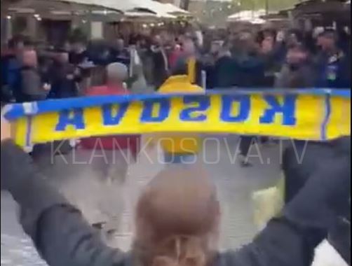 Tifozët "Dardanë" e ndezin atmosferën në Lubjanë para ndeshjes Slloveni-Kosovë (VIDEO)