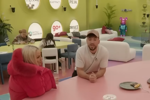 Toney i çon selam nënës për edukatën: Edhe derën ia çeli kur të hyn në kerr (VIDEO)