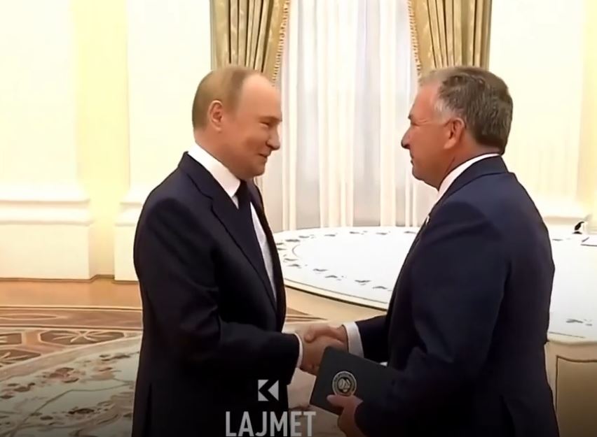 Skandali i përgjimeve, a po punon për Rusinë emisari i Trumpit? (VIDEO)