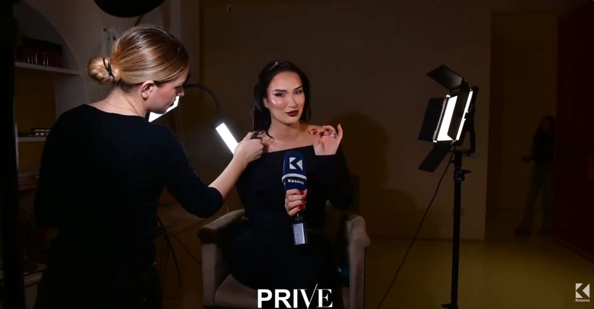 Filmi "ADN" vjen në Prishtinë, Erjolës i mbetë ëmbël puthja me Meritonin (VIDEO)