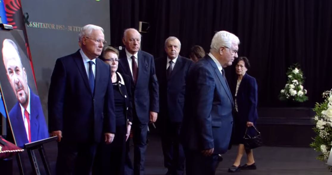 Shqipëria i jep sot lamtumirën Fatos Nanos, nisin homazhet