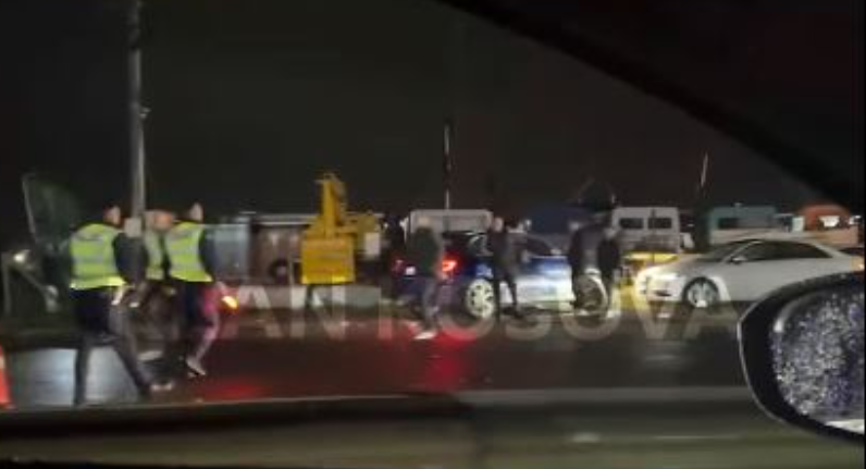 Pamje nga aksidenti me fatalitet në magjistralen Prishtinë-Pejë (VIDEO)