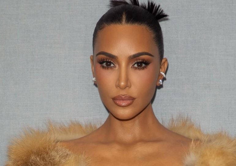 Kim Kardashian tallet me kritikat e serialit “All's Fair”
