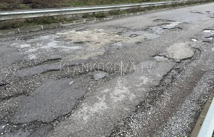 Gjendja e keqe e rrugës Skenderaj Mitrovicë  FOTO 