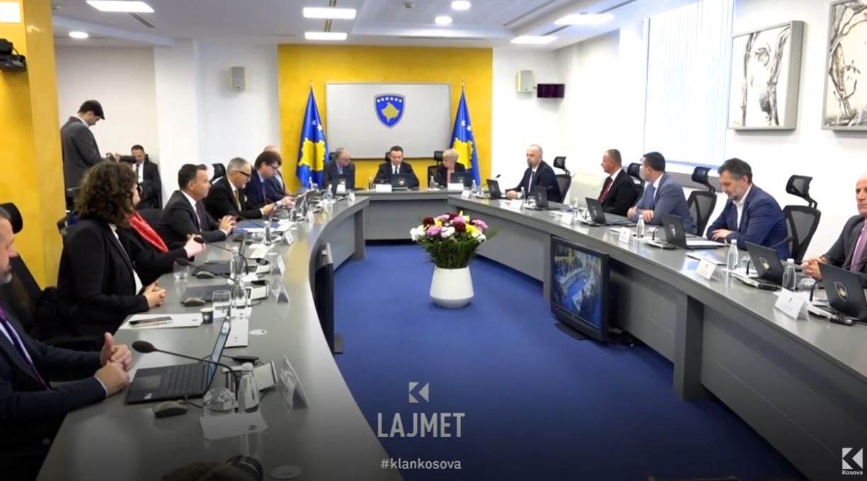 Akuzat e opozitës: Kurti po bën lojë me buxhetin (VIDEO)