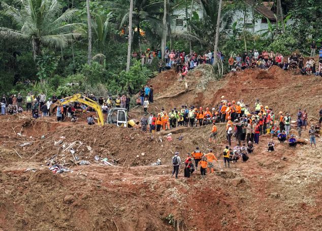 Rrëshqitja e dheut në Indonezi, 18 të vdekur - dhjetëra të zhdukur