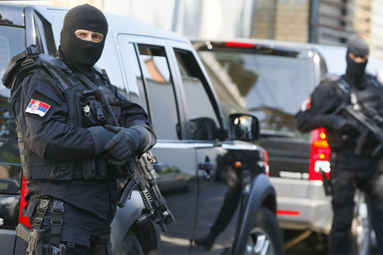 Mediat pro regjimit në Serbi  BIA arreston dy spiunë  aksioni lidhet me plagosjen e Vukashinoviqit në Kosovë