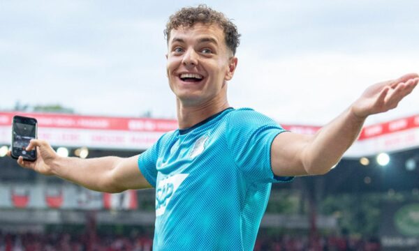 edhe-drejtori-i-bayernit-flet-per-fisnik-asllanin-lojtar-i-mire-shenon-shume-gola