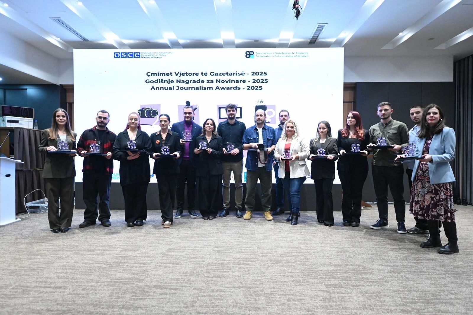 agk-dhe-osbe-ne-kosove-vleresojne-punen-e-gazetareve-me-cmimet-vjetore