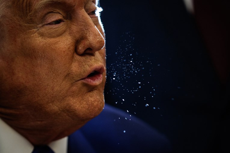 Trump njofton një fjalim të jashtëzakonshëm drejtuar kombit