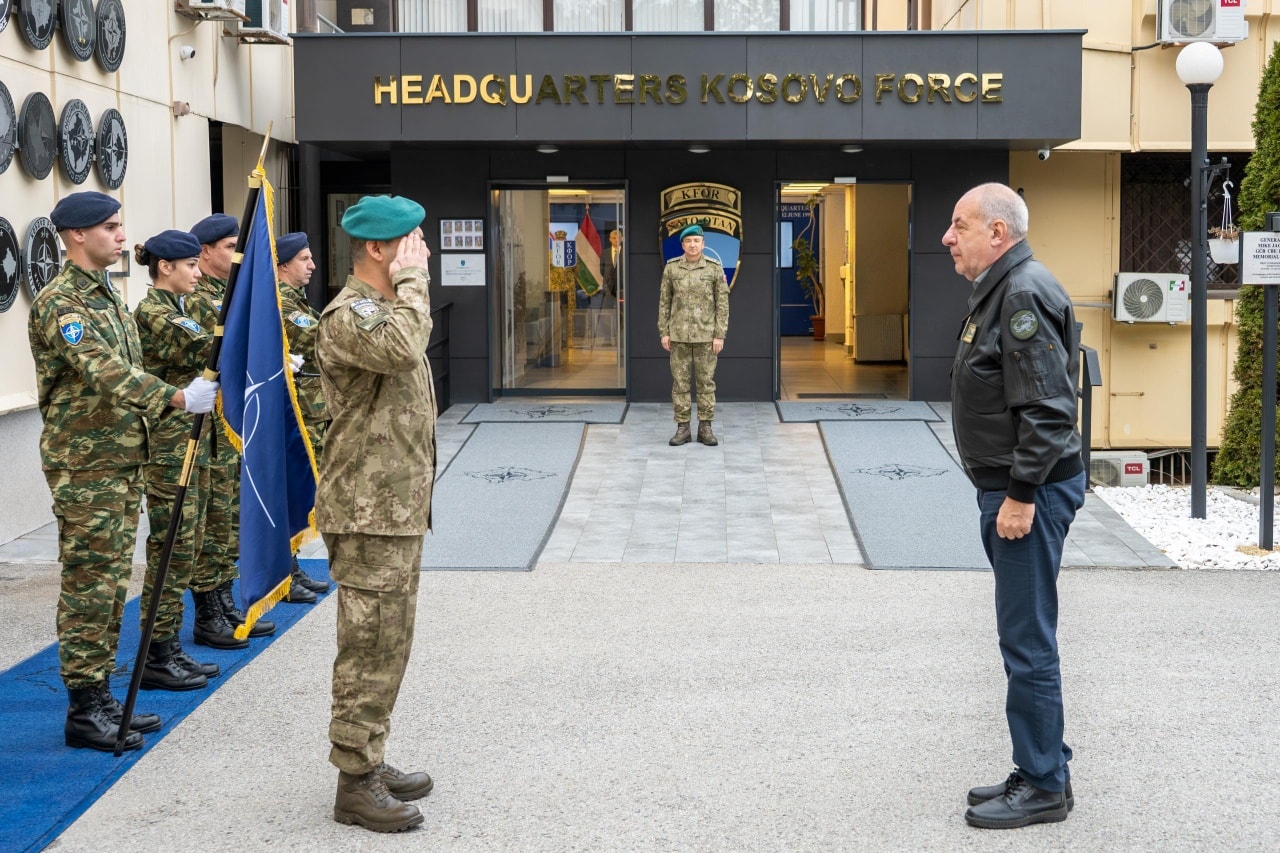 Komandanti i KFOR it takohet me presidentin e Hungarisë  diskutuan për situatën e sigurisë në Kosovë
