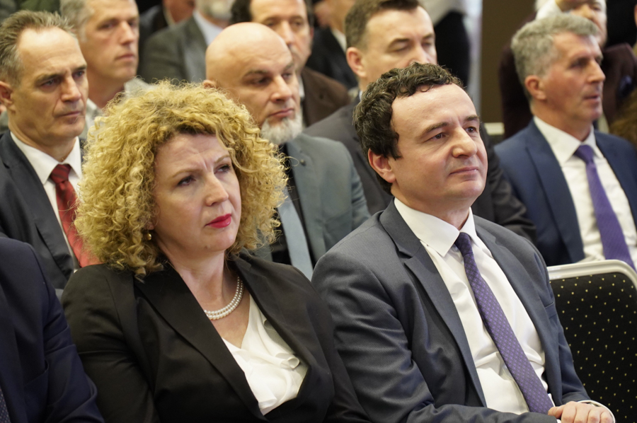 Retorika e Kurtit rrëzohet për 24 orë  Hajdari bojkoton gjykatën  del me justifikim