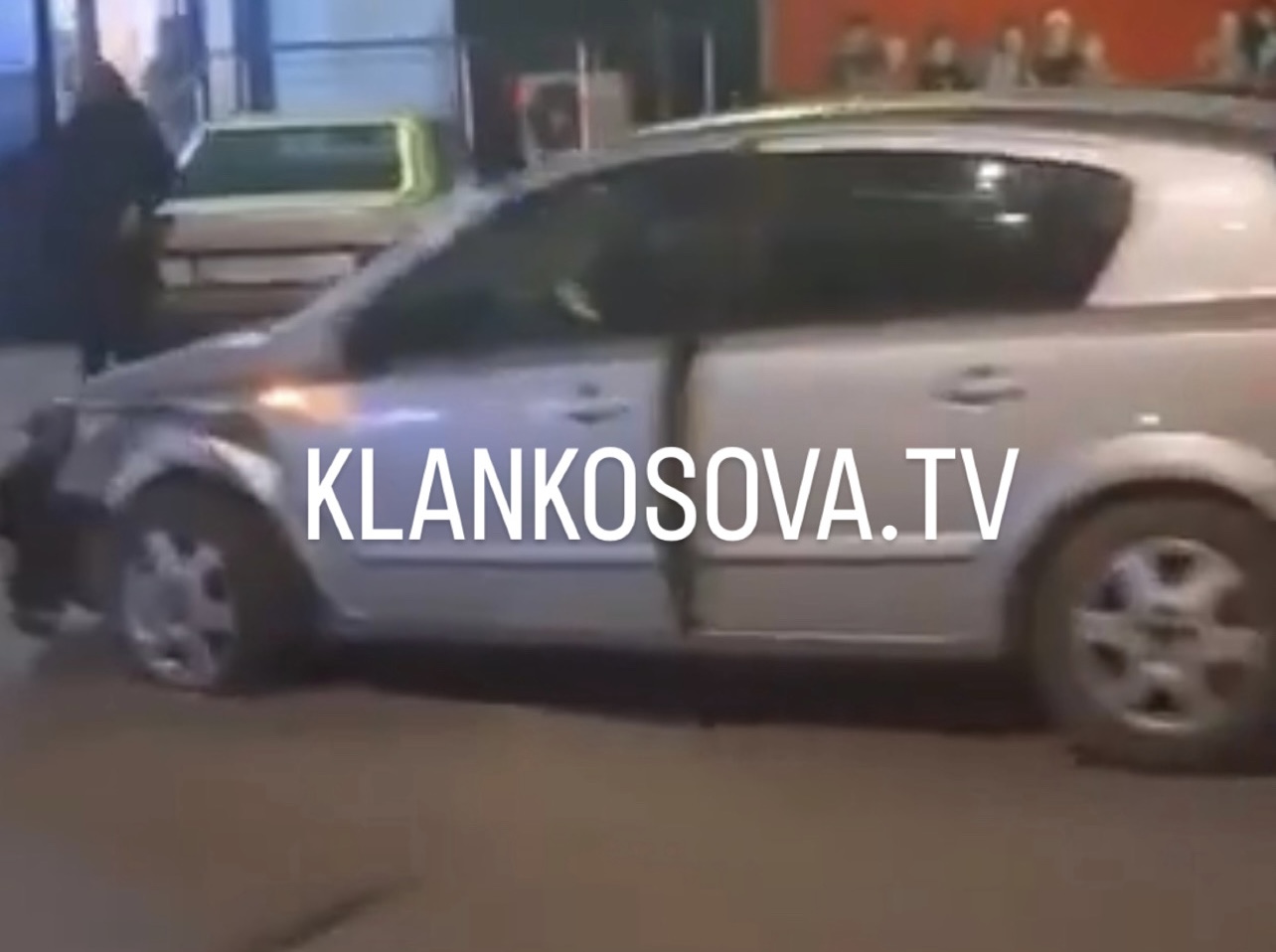 Aksident afër rrethit në Fushë Kosovë  FOTO 