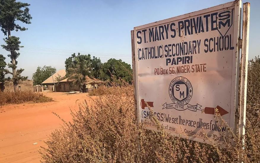 Lirohen 130 nxënës të rrëmbyer në Nigeri