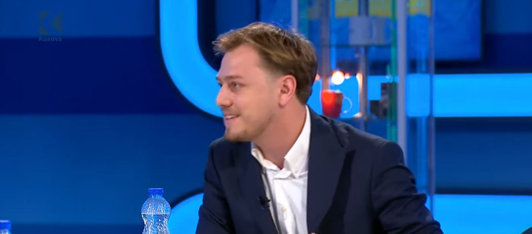 Shokon aktivisti  Kurti  lideri më i korruptuar në historinë e Kosovës  VIDEO 