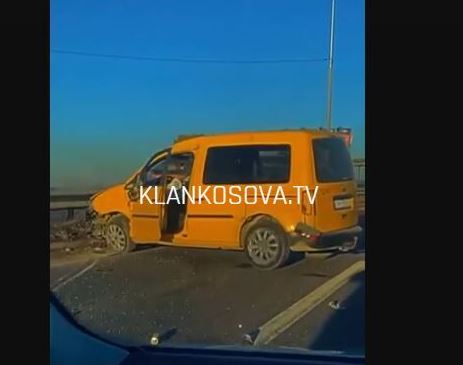 Aksident në magjistralen Prishtinë - Pejë, s'dihet a ka të lënduar