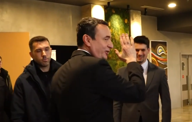 Mungesa e transparencës: Qeverisja me Facebook, ikje nga gazetarët (VIDEO)