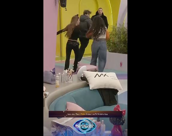 Moment i sikletshëm  Alba e tërheq  zvarrë  Bia Khalifan  VIDEO 